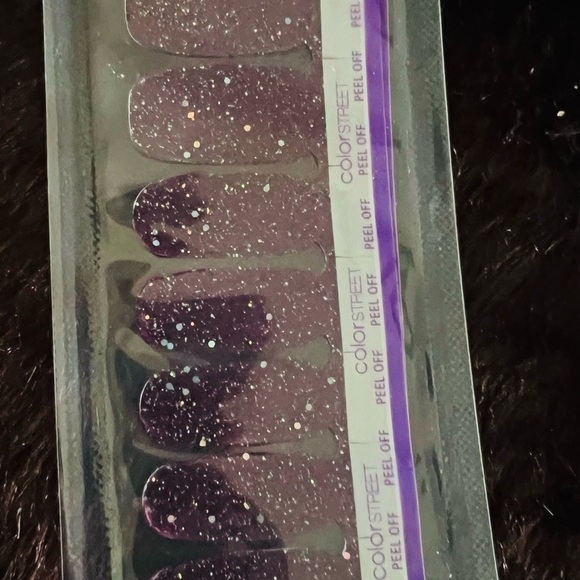 Colorstreet Bordeaux Glitz RETIRED - Picture 2 of 3